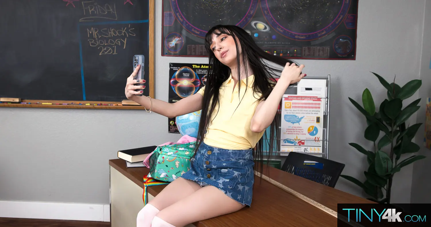 Ronnie Violet - Cum For Teacher | Picture (6)
